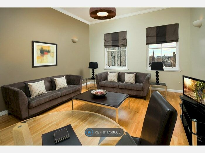 2 Bedroom Flat To Rent In Advocates Close, Edinburgh, EH1