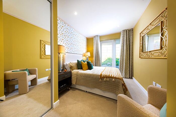 2 Bedroom Flat For Sale In Newtown Road, Henley-On-Thames, RG9