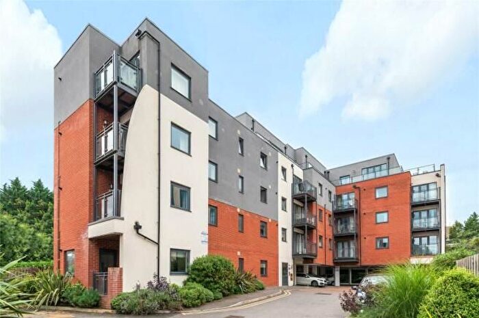 2 Bedroom Flat To Rent In Walnut Tree Close, Guildford, GU1