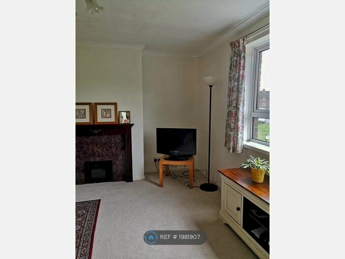 2 Bedroom Maisonette To Rent In Trussell Crescent, Winchester, SO22