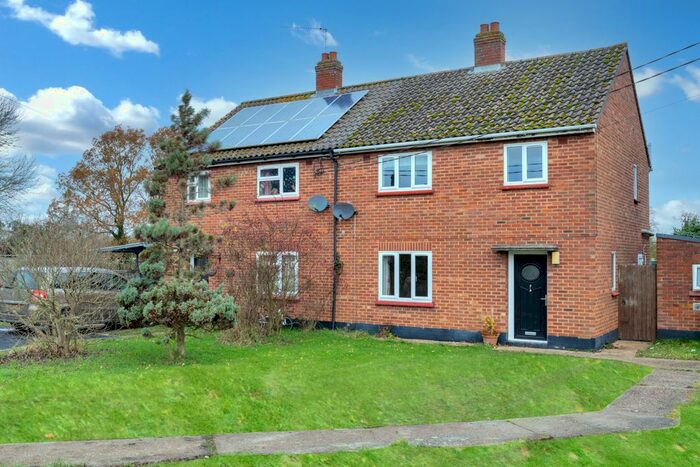 3 Bedroom Semi-Detached House For Sale In Horsefair Close, Stowmarket, Suffolk, IP14