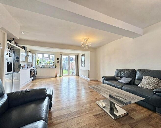 4 Bedroom House For Sale In Hazel Close, N13