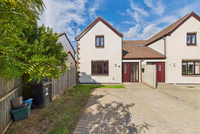 3 Bedroom Semi-Detached House For Sale In Malt House Close, Alvington, GL15