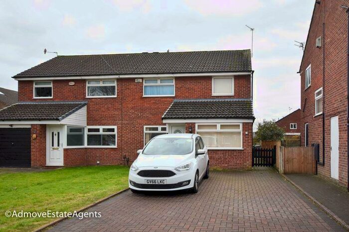 4 Bedroom Semi-Detached House To Rent In Chester Avenue, Sale, M33