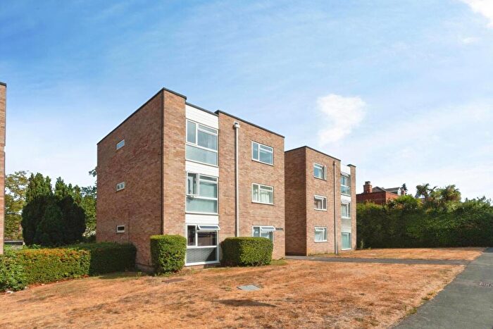 2 Bedroom Flat For Sale In Upper Gordon Road, Camberley, Surrey, GU15
