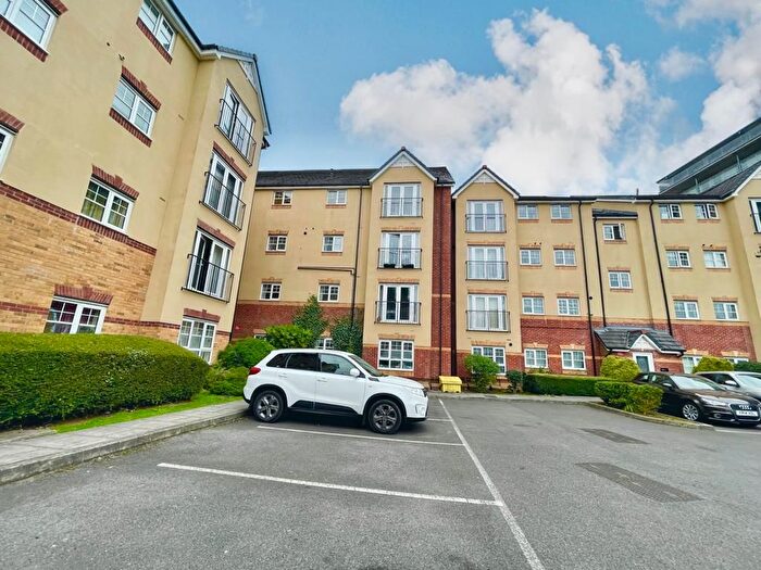 2 Bedroom Flat To Rent In Montague Road, Manchester, M16