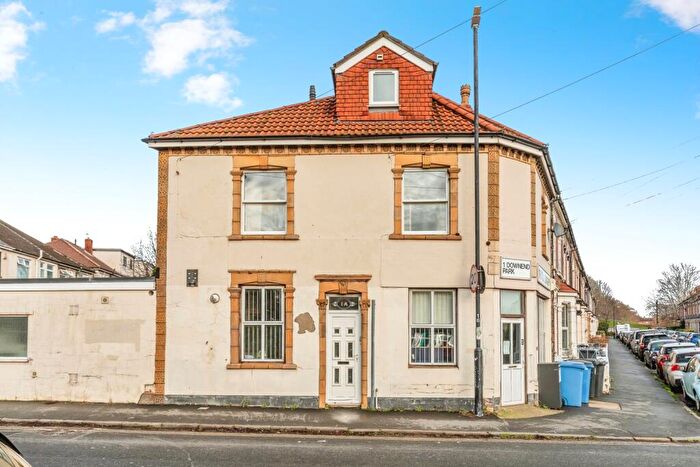 3 Bedroom Flat For Sale In Downend Park, Bristol, BS7