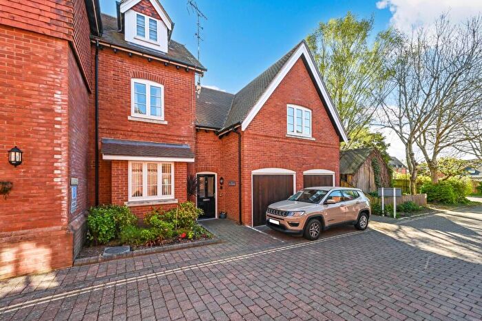 2 Bedroom Coach House For Sale In Gosport Lane, Lyndhurst, SO43