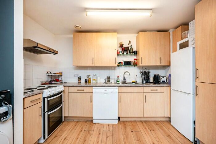 2 Bedroom Apartment To Rent In Millgate, High Wycombe, HP11