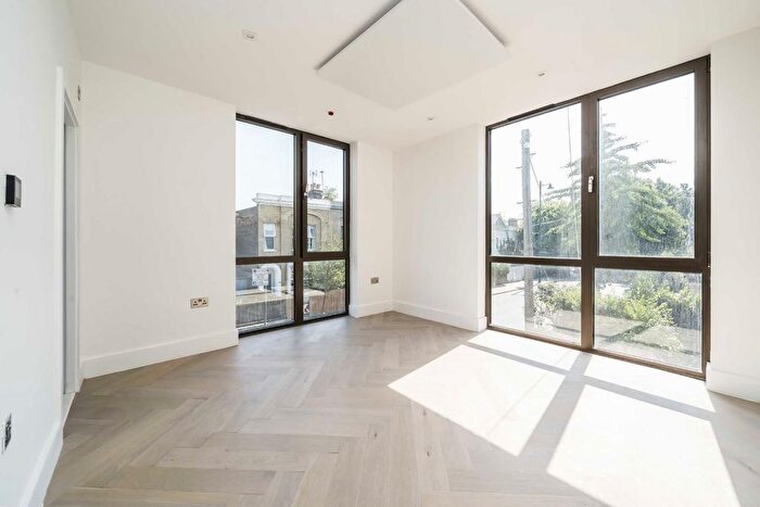 2 Bedroom Flat For Sale In East Hill, Wandsworth, SW18