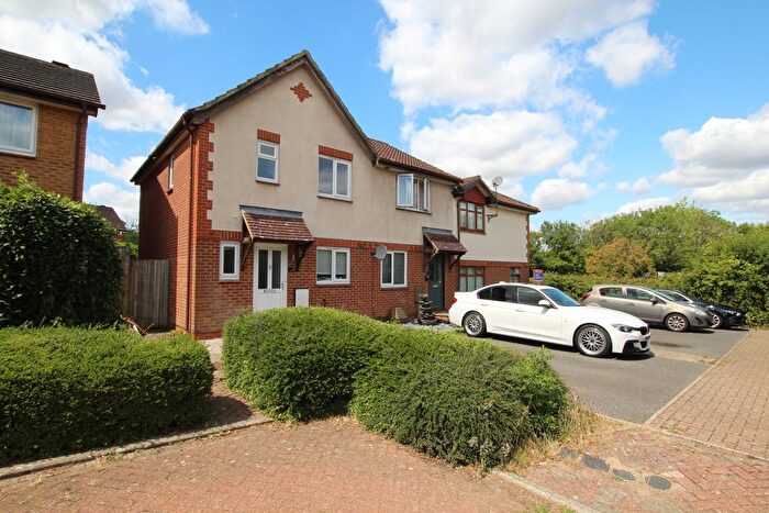 3 Bedroom Semi-Detached House To Rent In Bridleway Lane, TN23