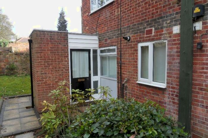 Studio To Rent In Cliff Court, Cliff Road, Hyde Park, Leeds, LS6