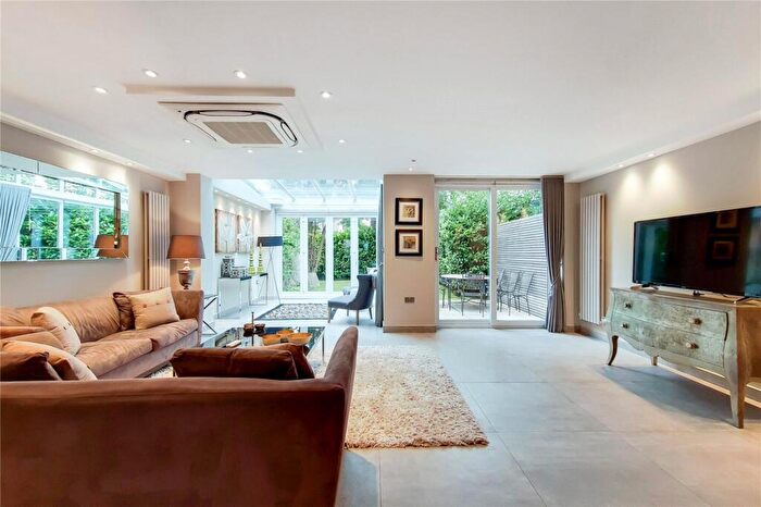 4 Bedroom End Of Terrace House To Rent In Court Close, St Johns Wood Park, St John's Wood, London, NW8