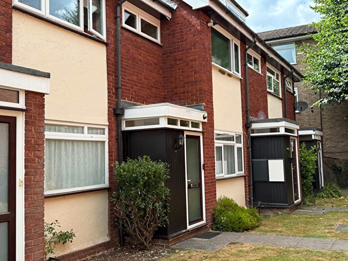 2 Bedroom Flat To Rent In Cherry Croft Gardens, Pinner, Greater London, HA5
