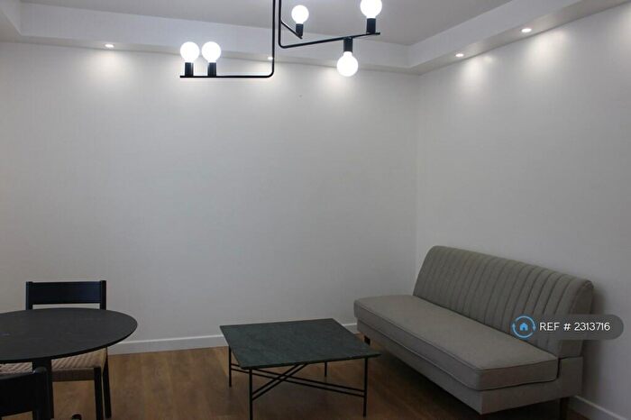 2 Bedroom Flat To Rent In Ladywell Road, London, SE13