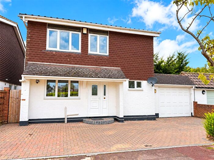3 Bedroom Detached House To Rent In Holmsdale Close, Westcliff-on-Sea, Essex, SS0