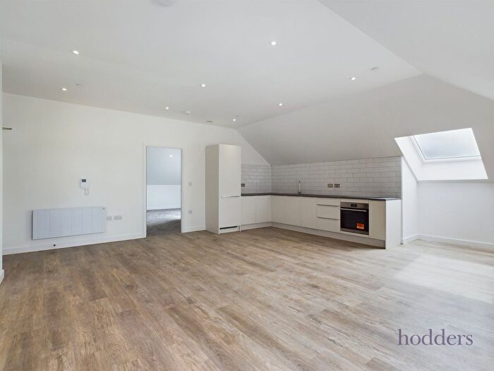 2 Bedroom Flat To Rent In London Road, Staines-Upon-Thames, Surrey, TW18