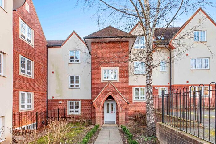2 Bedroom Flat For Sale In Rectory Avenue, High Wycombe, HP13