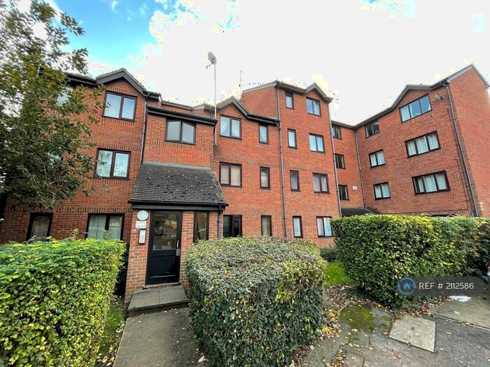 1 Bedroom Flat To Rent In Porter Close, Grays, RM20