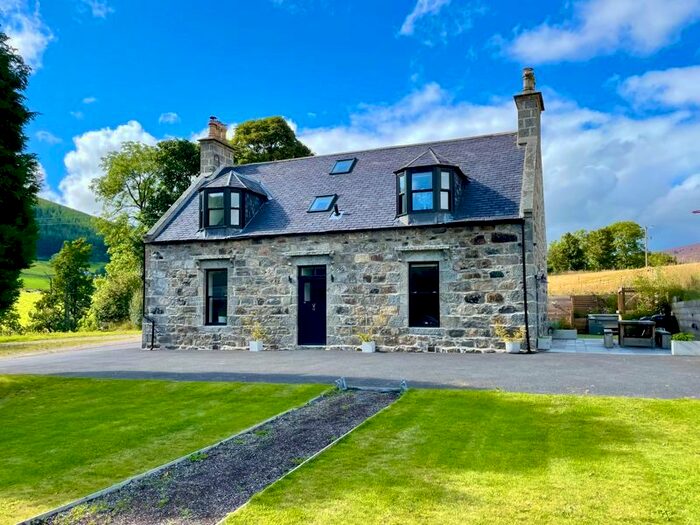 5 Bedroom Farmhouse For Sale In Kirkton Farmhouse, Forbes, Alford., AB33