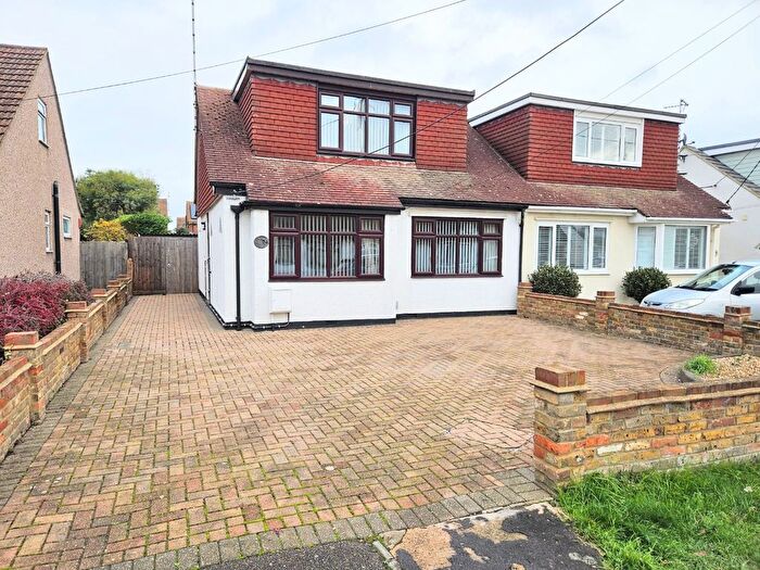 3 Bedroom Semi-Detached House For Sale In Somerset Avenue, Rochford, Essex, SS4