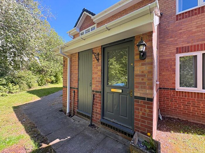 2 Bedroom Flat To Rent In Syon Park Close, West Bridgford, Nottingham, Nottinghamshire, NG2
