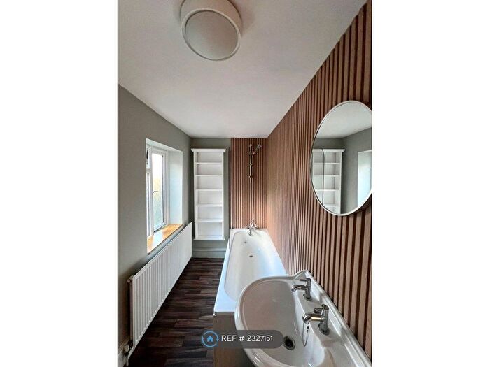 3 Bedroom Terraced House To Rent In Elcot Avenue, London, SE15