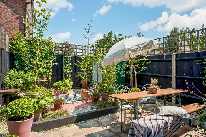 1 Bedroom Flat For Sale In Laleham Road, London, SE6