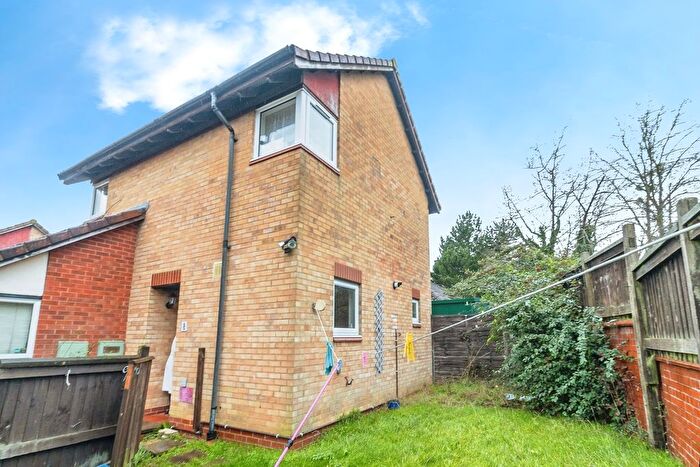 1 Bedroom Maisonette For Sale In Phillip Court, Milton Keynes, Buckinghamshire, MK5