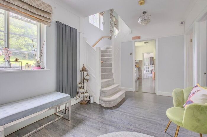 4 Bedroom Detached House To Rent In Marlow Hill, High Wycombe, HP11