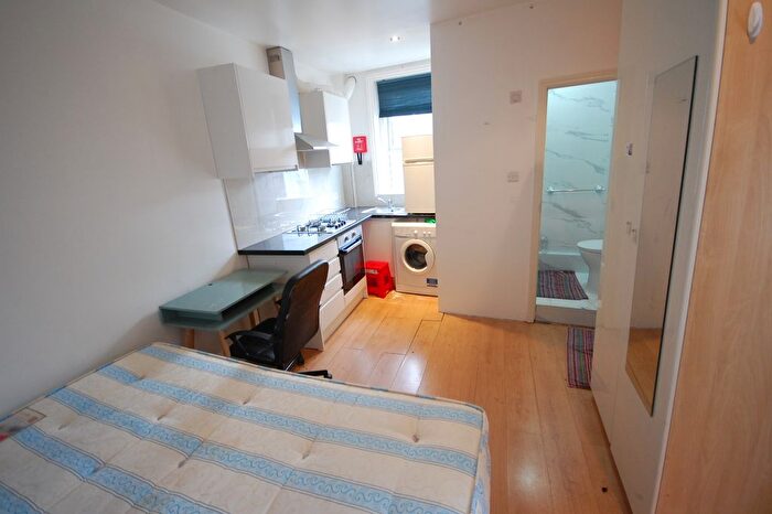 Studio To Rent In Chiswick High Road, Chiswick, W4