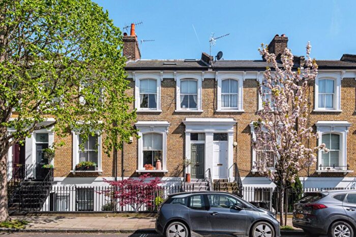 3 Bedroom Terraced House For Sale In Wolsey Road, Islington, N1