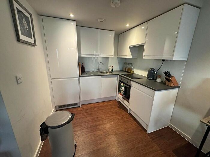 1 Bedroom Flat To Rent In Victoria Road, Leeds, West Yorkshire, LS6