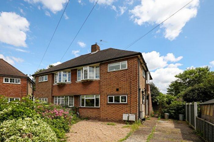 2 Bedroom Flat To Rent In Bramley Close, Twickenham, TW2