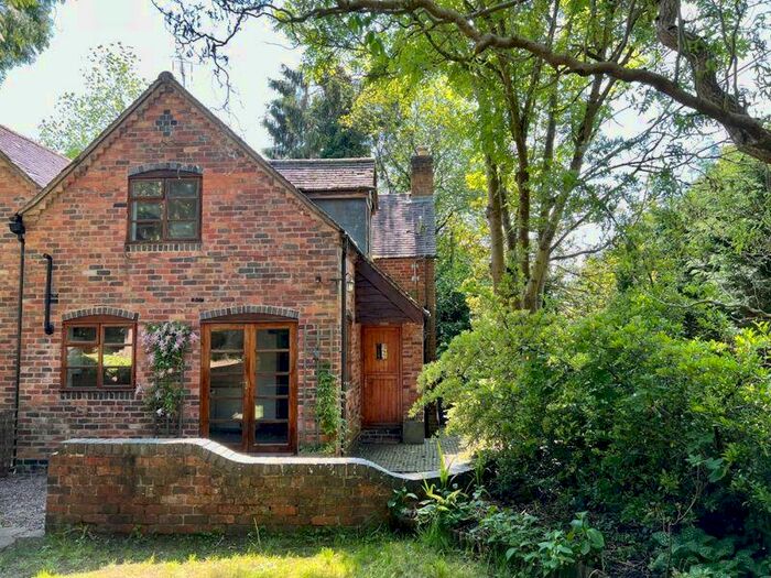 3 Bedroom Semi-Detached House For Sale In Vine Lane, Clent, DY9