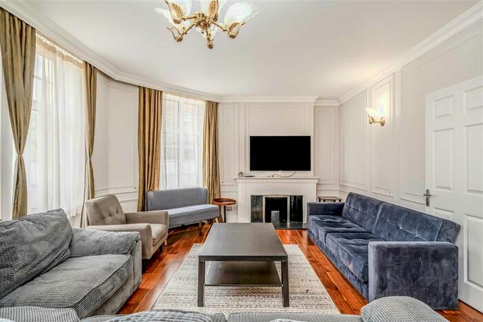 3 Bedroom Flat To Rent In Stourcliffe Street, London, W1H