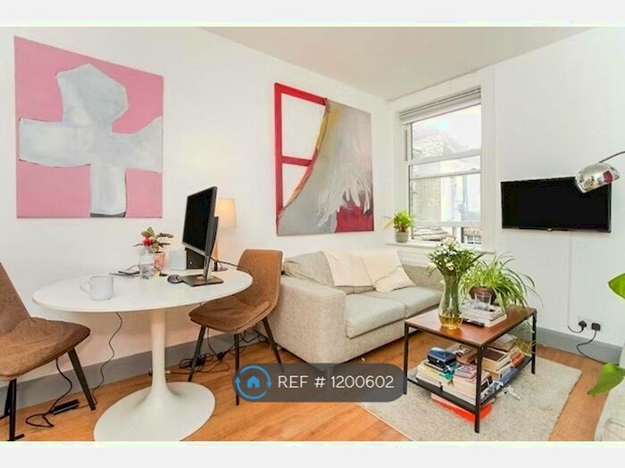 3 Bedroom Flat To Rent In Tyrwhitt Road, London, SE4