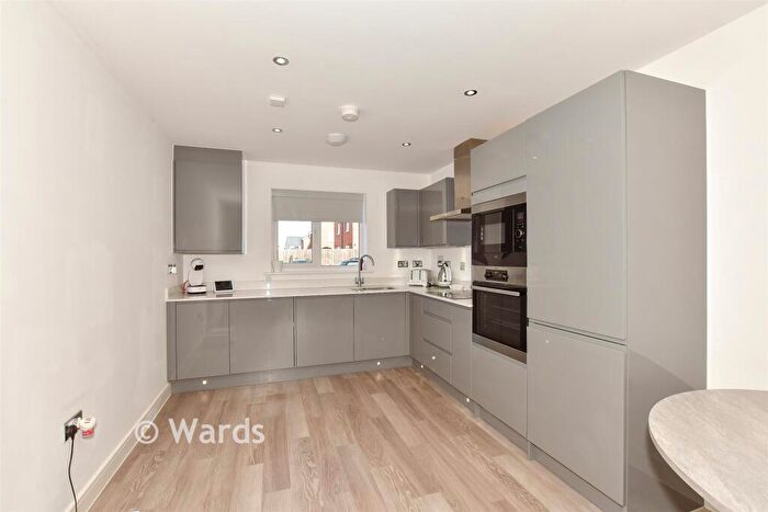 2 Bedroom Flat For Sale In Buffs Road, Canterbury, Kent, CT1