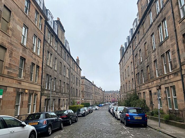 3 Bedroom Flat To Rent In South Oxford Street, Newington, Edinburgh, EH8