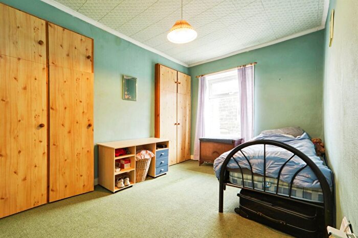 3 Bedroom Terraced House For Sale In King Street, Yeadon, Leeds, LS19