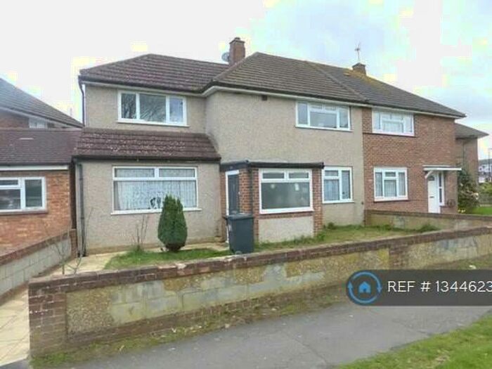 5 Bedroom Semi-Detached House To Rent In North Downs Road, New Addington, Croydon, CR0