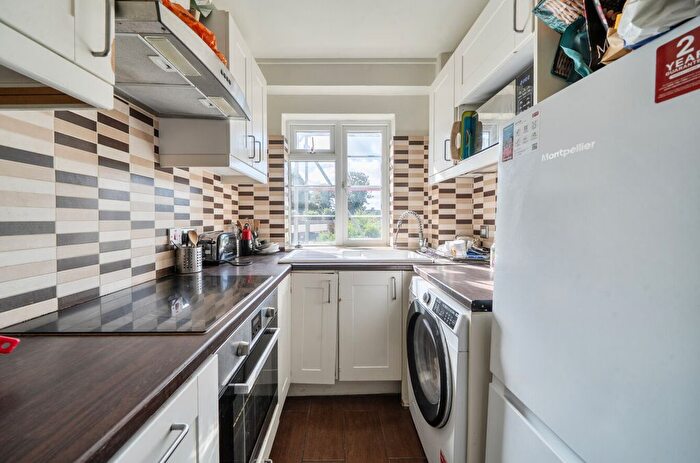 3 Bedroom Flat To Rent In Chiswick Village, London, W4