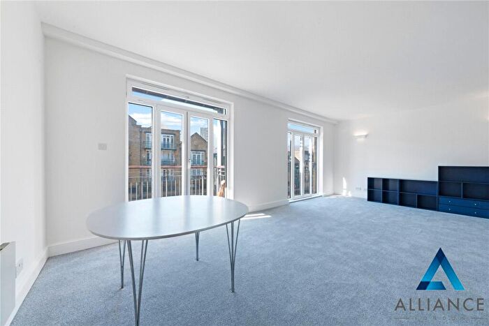 3 Bedroom Apartment To Rent In Three Colt Street, London, E14