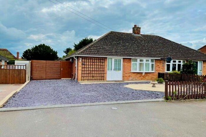 2 Bedroom Bungalow To Rent In Wingfield Road, Bedford, MK43