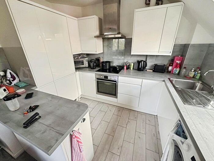 2 Bedroom Flat To Rent In Cranmer Court, St Lawrence Road, Upminster, RM14