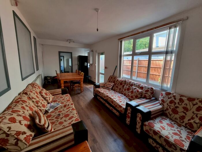 8 Bedroom Terraced House To Rent In Oak Tree Lane, Birmingham, B29