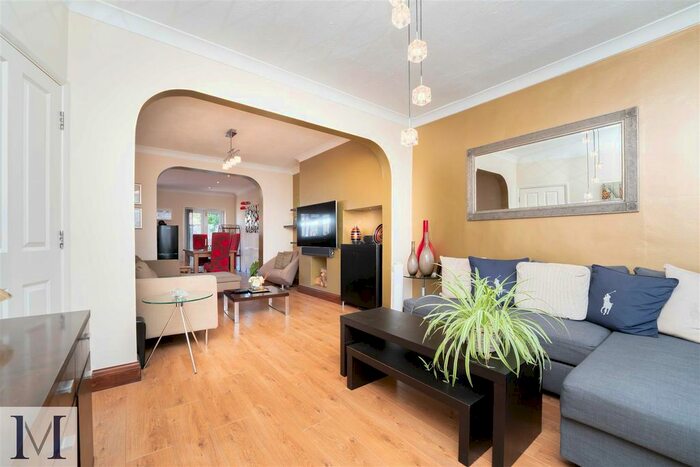 4 Bedroom Semi-Detached House To Rent In Berkeley Waye, Heston, Hounslow, TW5