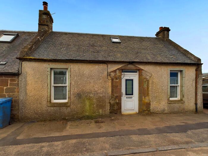 1 Bedroom Property For Sale In Main Street, Carnwath, ML11