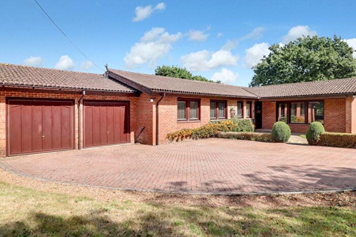 4 Bedroom Detached Bungalow For Sale In Pay Street, Hawkinge, CT18