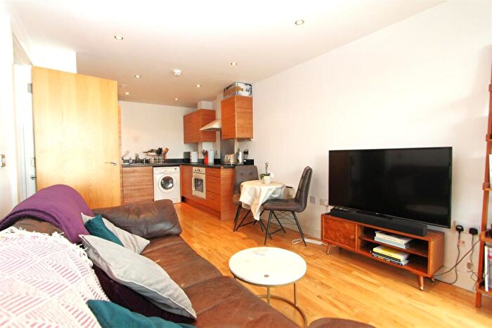 2 Bedroom Flat To Rent In Cartier House, Leeds Dock, LS10